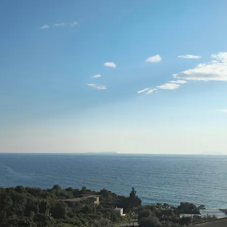 Konukevi Arileo Himarë