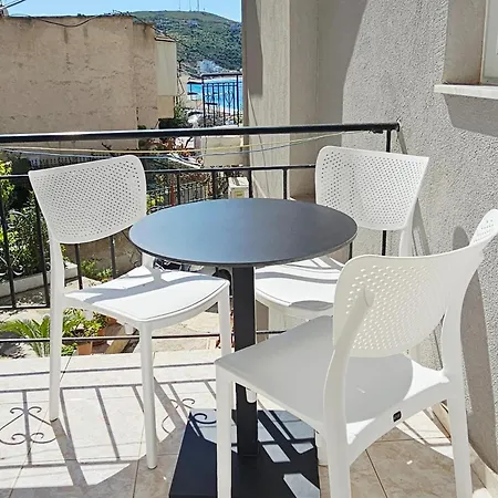 Arileo Guest house Himare