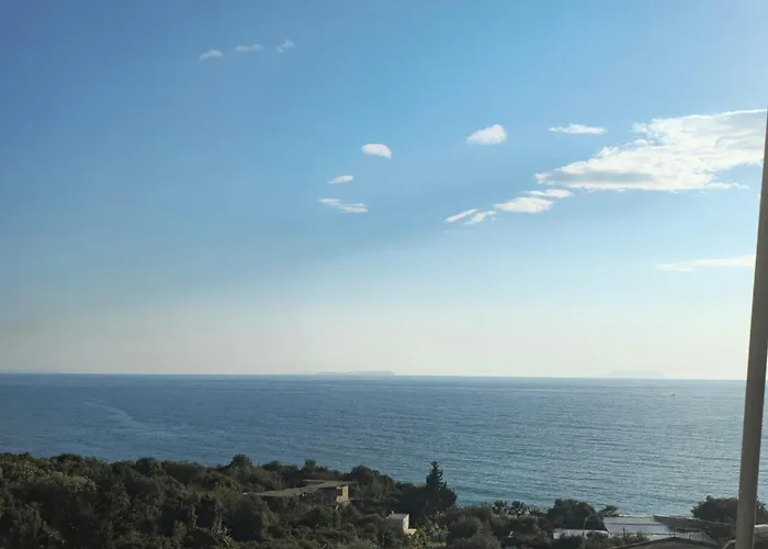 Konukevi Arileo Himarë